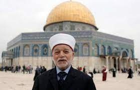 مفتي القدس يدين اعتداء الاحتلال والمستوطنين على المساجد