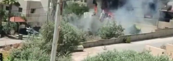الاحتلال يقصف منزلا في مخيم جنين ويصيب 11 شابا بالرصاص