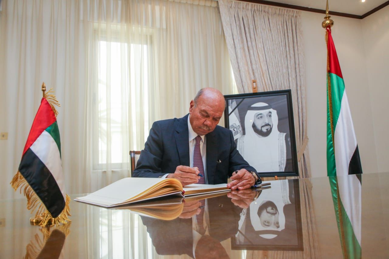 توافد المعزين إلى السفارة الإماراتية في عمّان لتقديم واجب العزاء بوفاة الشيخ خليفة بن زايد