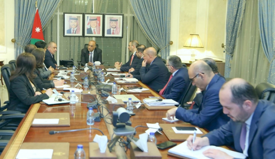 رئيس الوزراء يستقبل رئيس بعثة صندوق النقد الدولي للأردن