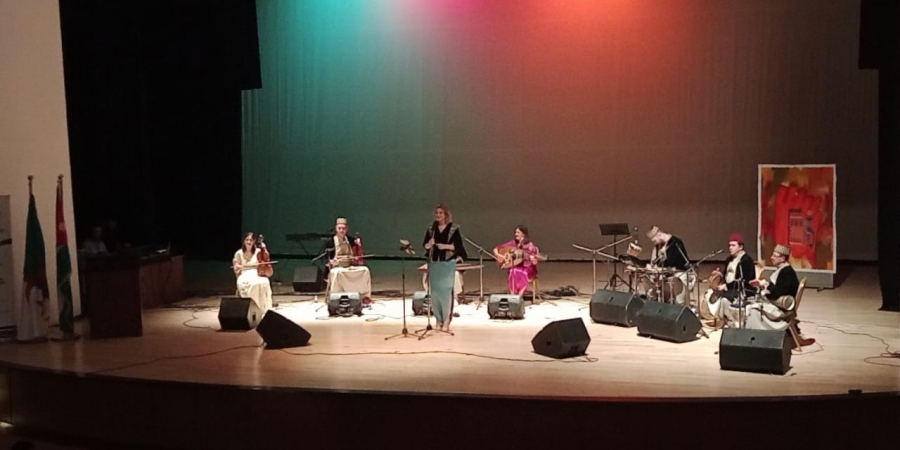 الفرقة الجزائرية على مسرح مركز إربد الثقافي