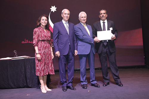 مندوباً عن جلالة الملكة رانيا العبدالله وزير التّربية والتّعليم يكرّم الفائزين بجائزتي: المدير المتميّز  والمعلّم المتميّز، وجائزة مديريّات التّربية والتّعليم الدّاعمة للتّميُّز  لدورة عام 2021-2022