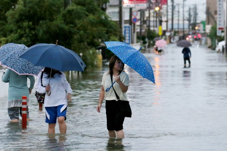 اليابان إجلاء 500 ألف شخص بسبب الفيضانات