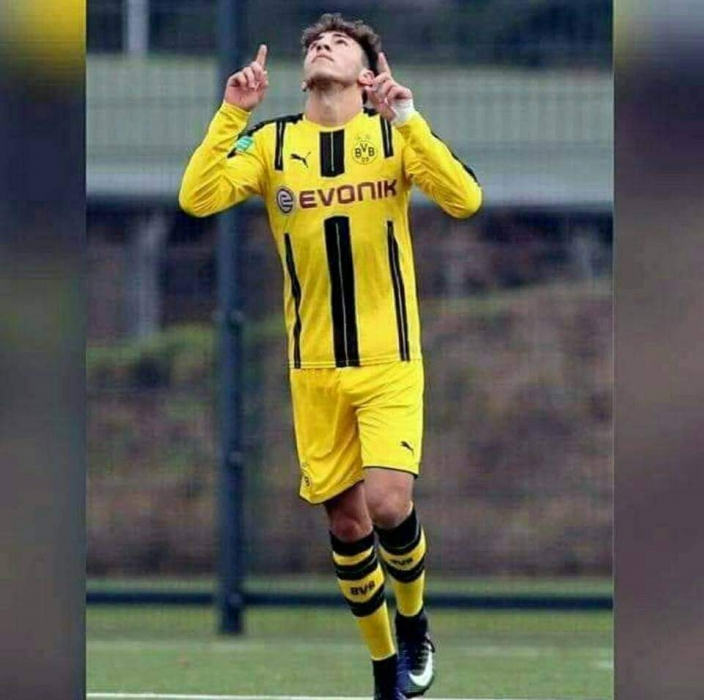 علاء باكير لاعب اردني بصفوف دورتموند الالماني