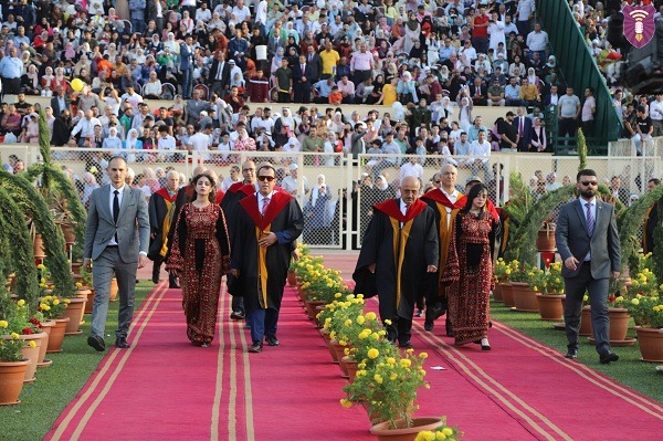الأردنيّة تحتفل بتخريج 1131 طالبًا وطالبةً من كليتي العلوم والزراعة