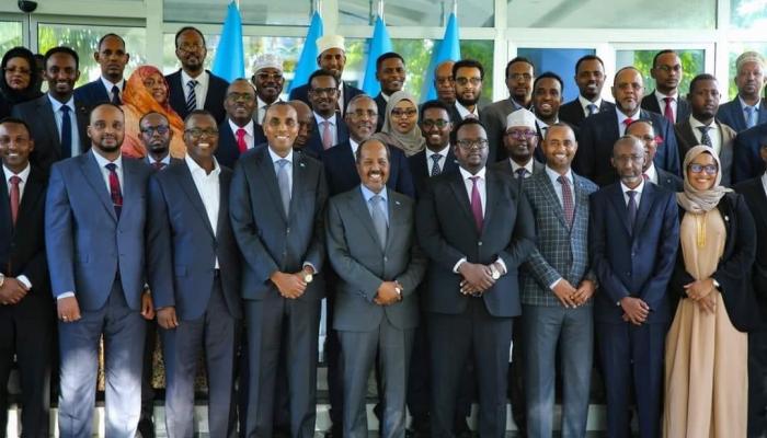 البرلمان الصومالي يمنح حكومة بري الثقة بأغلبية ساحقة