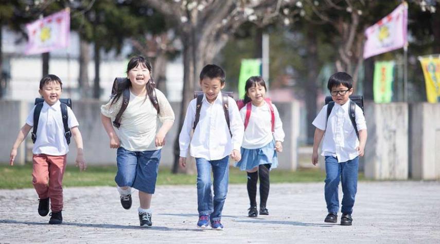 الأطفال في اليابان يتعلمون المشي بطريقة مختلفة تماما