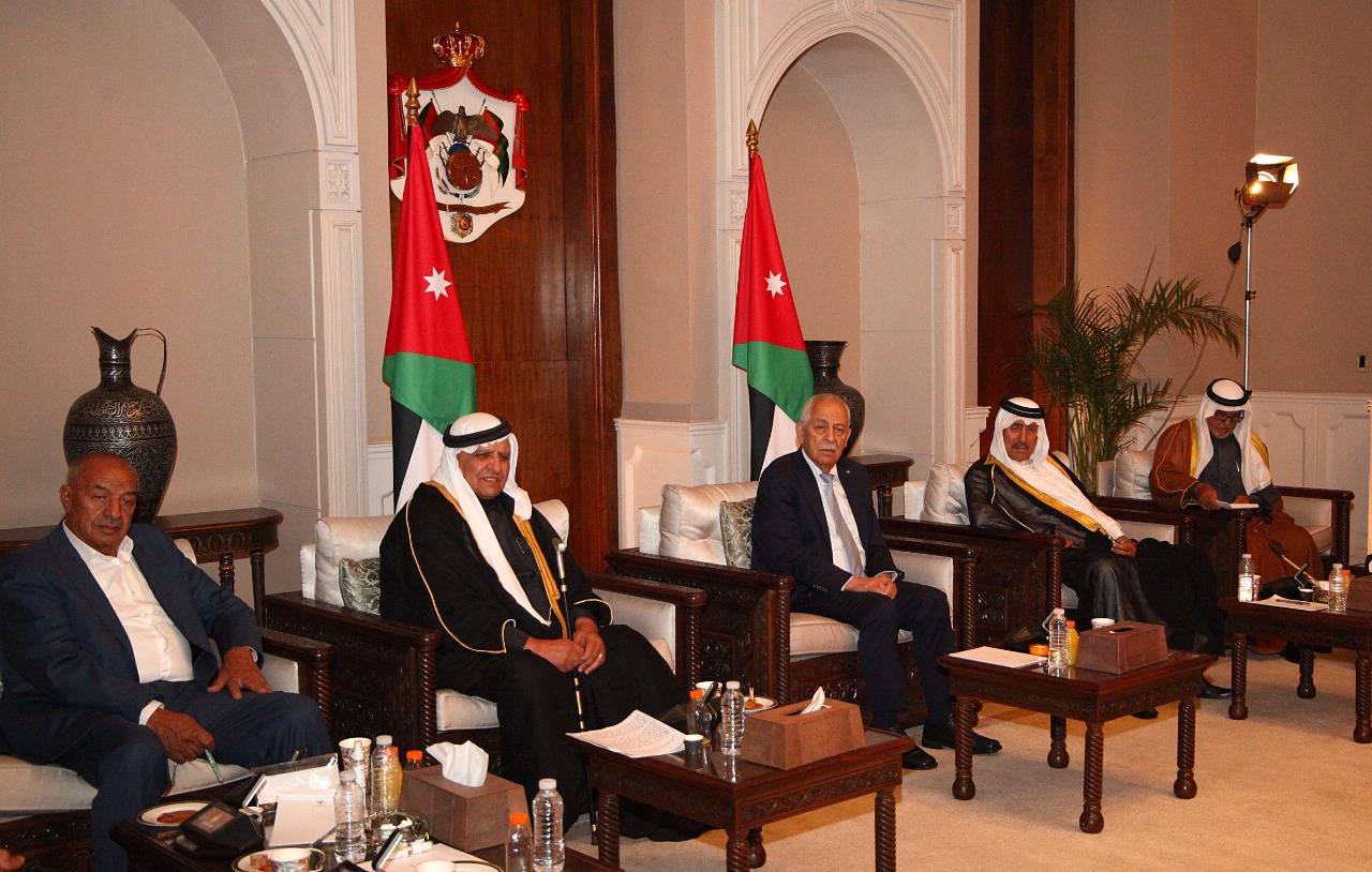 العيسوي يلتقي مجموعة من وجهاء وشيوخ محافظة الكرك