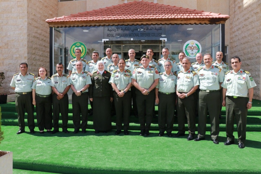 تخريج دورة فن القيادة والإدارة والتخطيط الاستراتيجي للأطباء رقم2 في كلية الدفاع الوطني الملكية الأردنية