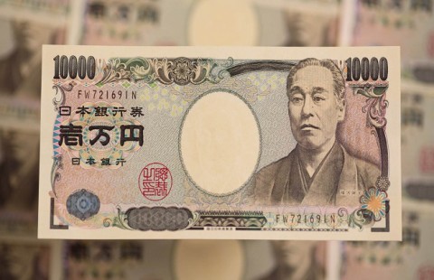 الين يرتفع بعد تدخل اليابان لدعم العملة لأول مرة منذ 1998