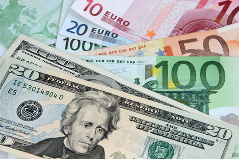 تراجع اليورو أمام الدولار