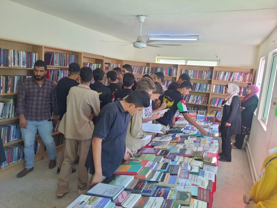 دائرة المكتبات توزيع ألفي كتاب ضمن المعرض المجاني