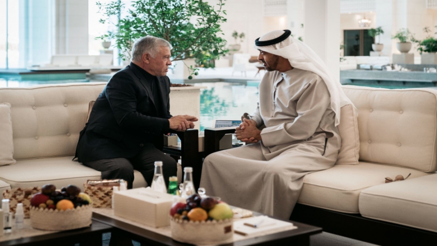الملك و الرئيس الإماراتي يشددان على توسيع التعاون في المجالين التنموي والاقتصادي