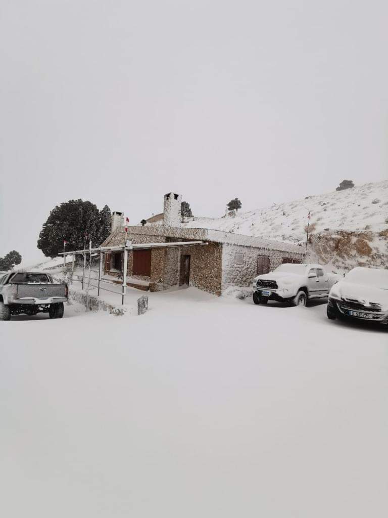 أول صور لسقوط الثلج هذا العام على جبال لبنان