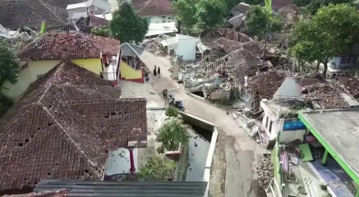 زلزال بقوة 6.4 درجة يضرب جاوة الغربية في إندونيسيا