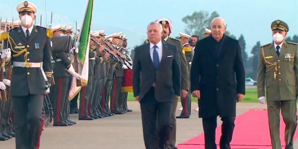 الملك يصل إلى الجزائر في زيارة دولة
