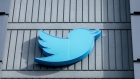 مفوّض أوروبي يهدد بفرض غرامات على «تويتر» وإغلاقه في أوروبا