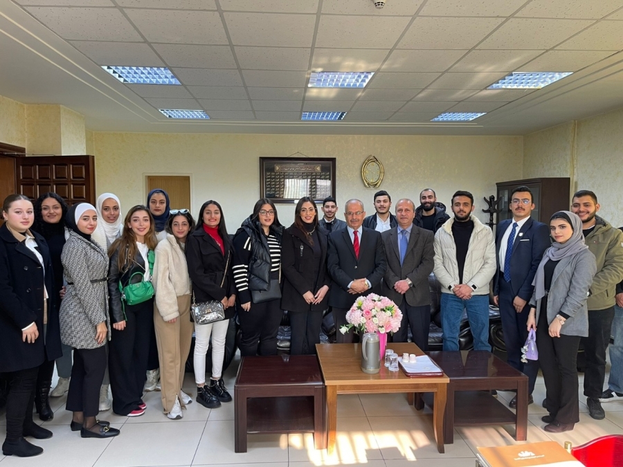طلبة كلية الحقوق في عمان الاهلية يزورون محكمة الجنايات الكبرى