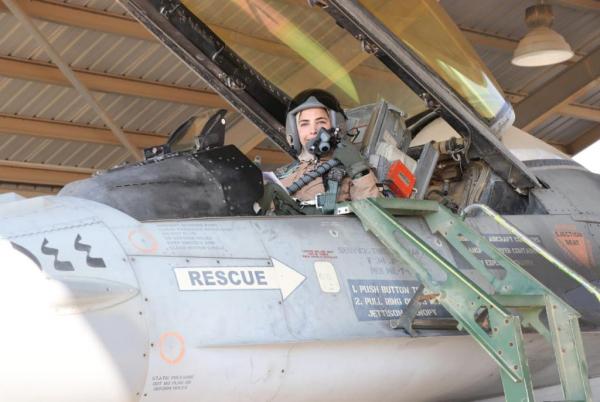 سبأ الذنيبات.. أول أردنية تقود طائرة حربية F16