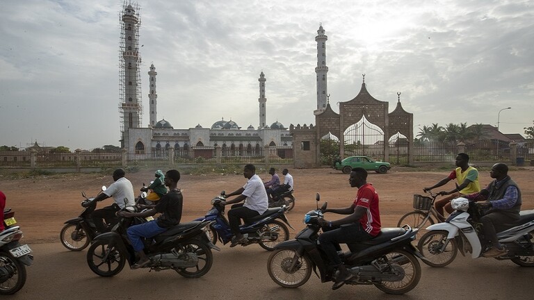 عشرات القتلى في هجوم على مسجد في بوركينا فاسو