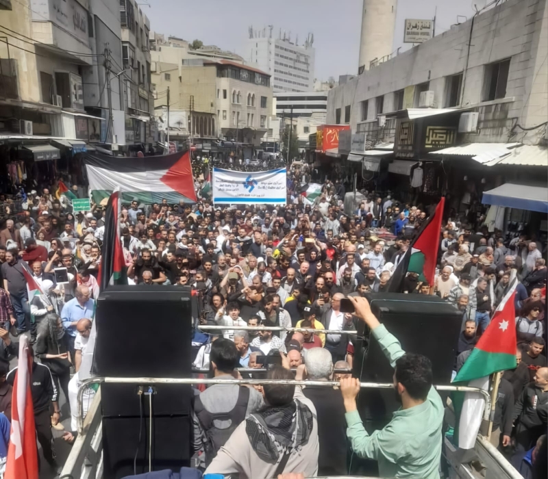 مسيرات في العاصمة والمحافظات تطالب بوقف الحرب على غزة