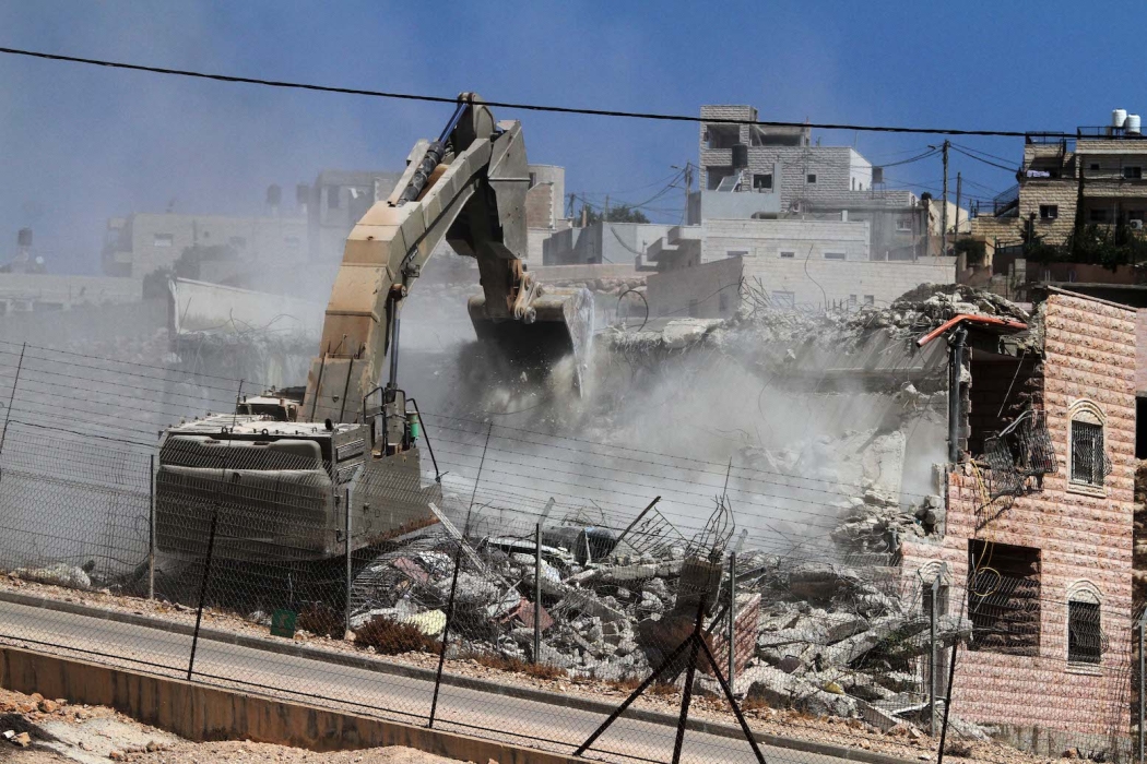 الاحتلال يهدم منزل شهيد في القدس المحتلة
