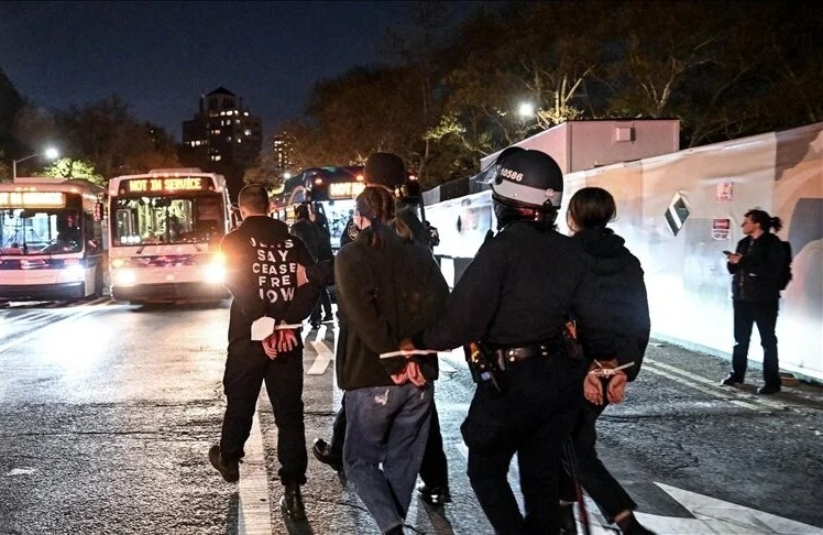 الشرطة الأمريكية تعتقل 93 طالبا مؤيدا لفلسطين بجامعة كاليفورنيا