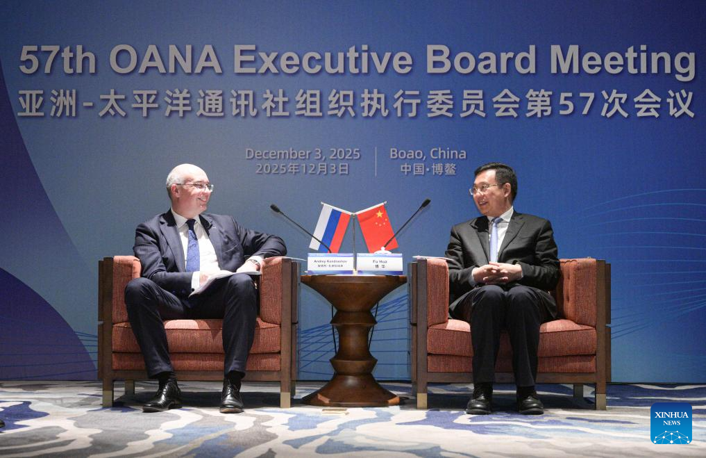 رئيس ((شينخوا)) يلتقي ضيوفا أجانب مشاركين في اجتماع أوانا في الصين