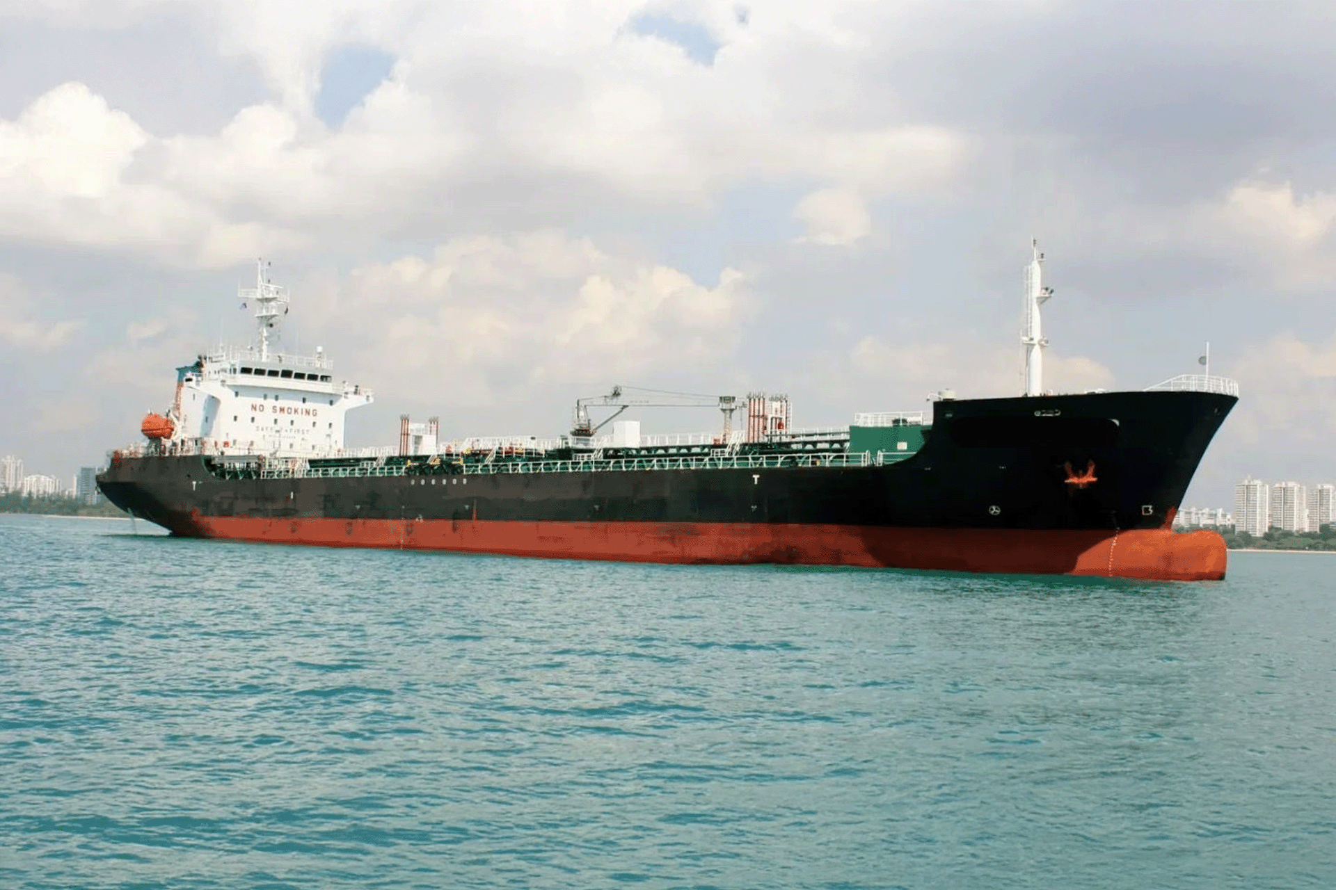 ايران تنفي علاقتها بناقلات نفط احتجزتها الهند