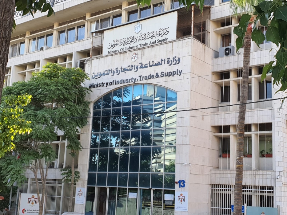 وزارة الصناعة والتجارة والتموين تطرح عطاء لشراء كميات من الشعير