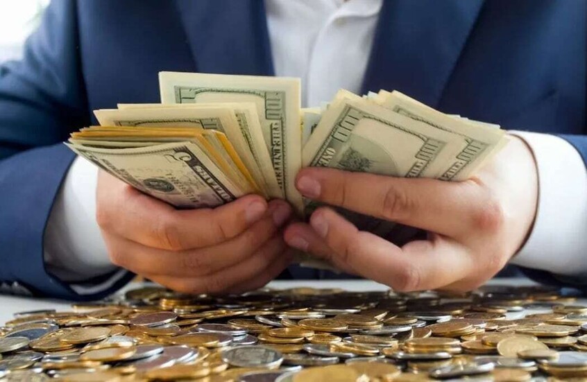 ملياردير بلا نقود .. خطأ بنكي يضع أذربيجانيا بين أغنى أغنياء العالم!