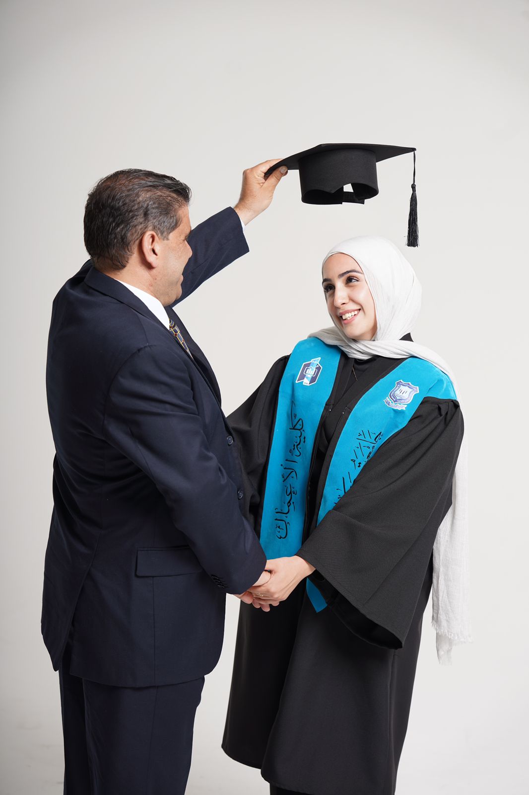 الأستاذ حسن موسى الخريسات يبارك لابنته دعد بمناسبة تخرجها